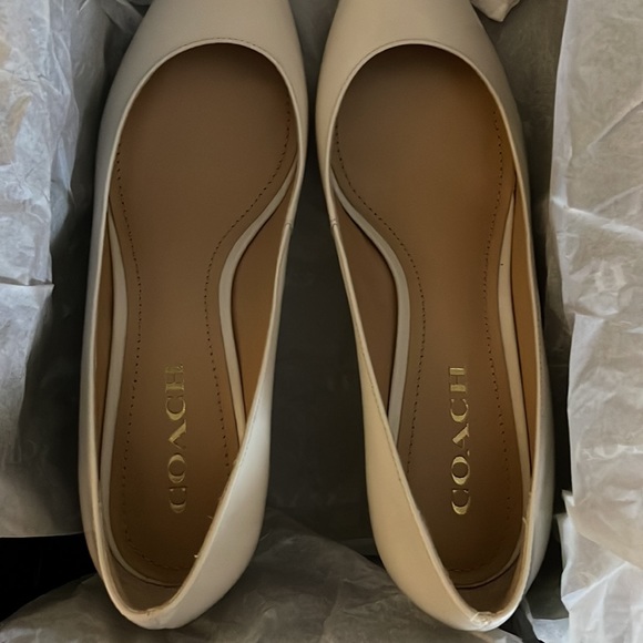 COACH Sloane Patent Leather Pump Chalk 9 B (M) - Picture 11 of 15